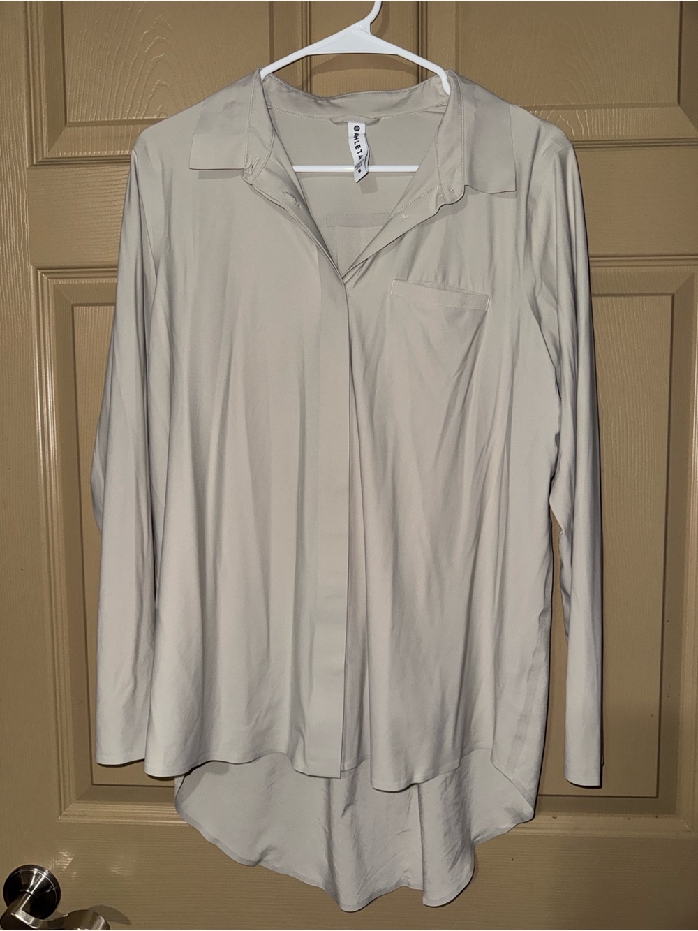 Athleta Urbanite Long Sleeve Top #530498 Beige (Size Medium)